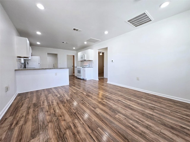 3818 Vilbig Rd, Dallas, TX 75212 - unfurnished living room featuring dark wood-style flooring, baseboards, and recessed lighting