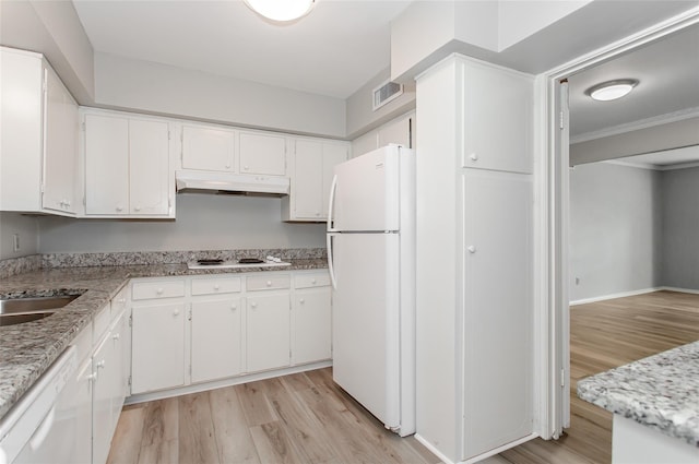 6007 Sandhurst Ln Unit B, Dallas, TX 75206 - kitchen featuring light wood-style floors, under cabinet range hood, white appliances, and white cabinetry