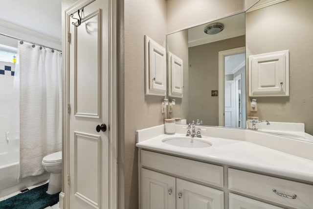 5102 Ridgedale Ave, Dallas, TX 75206 - bathroom featuring toilet, vanity, shower / bathtub combination with curtain, and crown molding