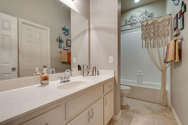 bathroom with vanity, baseboards, shower / bath combo with shower curtain, and toilet