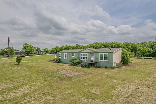 view of front of house with a front lawn