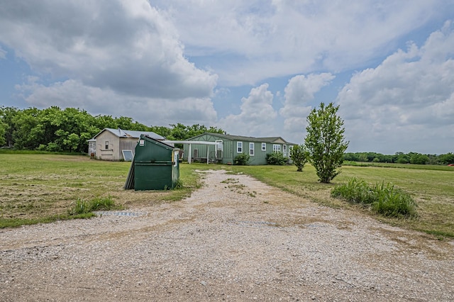 manufactured / mobile home with driveway and a front lawn