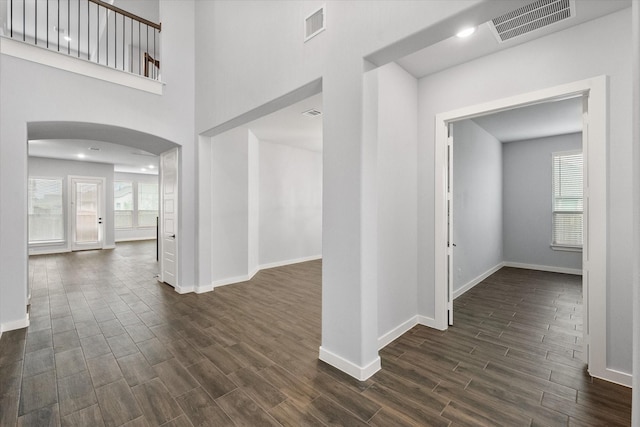 2812 Bluff Creek Dr, Mansfield, TX 76063 - hallway with visible vents, arched walkways, baseboards, and dark wood-style floors