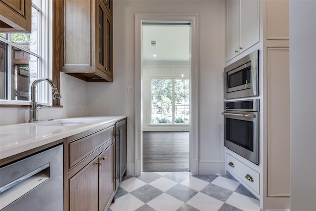 7538 Centenary Ave, Dallas, TX 75225 - kitchen featuring stainless steel appliances, a sink, light countertops, and plenty of natural light