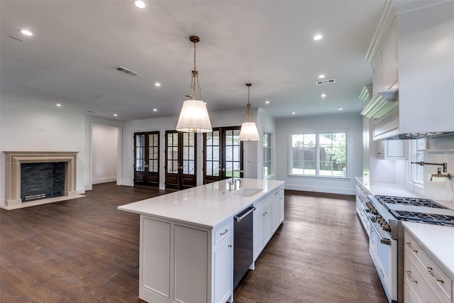 7538 Centenary Ave, Dallas, TX 75225 - kitchen with appliances with stainless steel finishes, a sink, open floor plan, baseboards, and light countertops