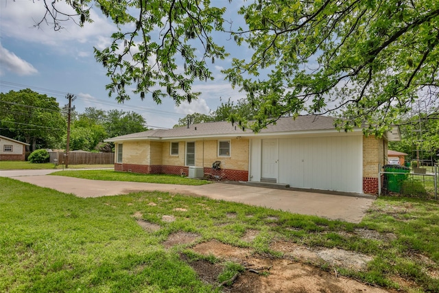 ranch-style house with brick siding, a front lawn, fence, and cooling unit