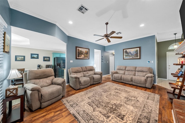 living area with crown molding, visible vents, wood finished floors, recessed lighting, and a ceiling fan