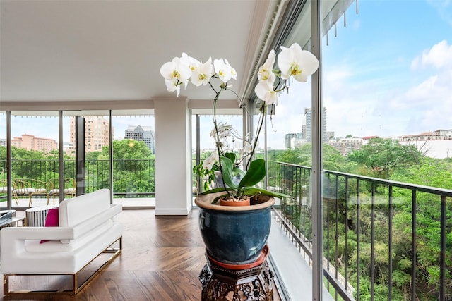sunroom / solarium featuring a city view