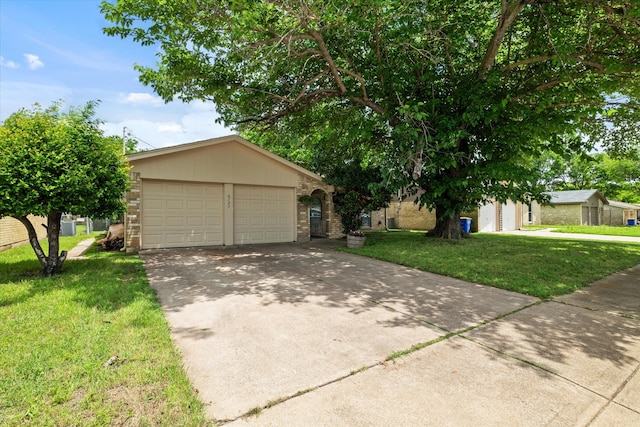view of front facade featuring a front yard, driveway, and an attached garage