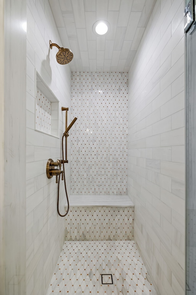 full bathroom featuring tiled shower