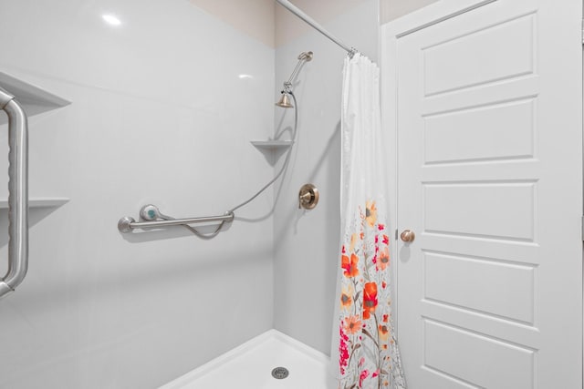 bathroom with curtained shower