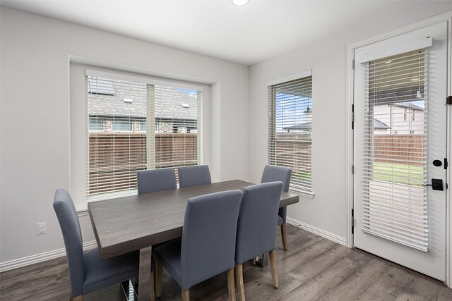 dining area with ceiling fan, vaulted ceiling, wood finished floors, baseboards, and recessed lighting