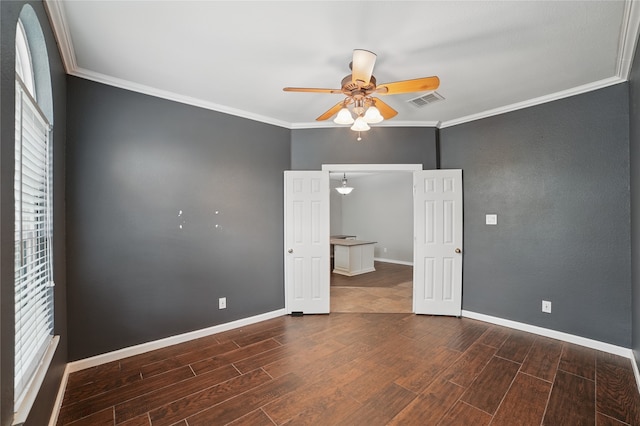unfurnished room featuring ceiling fan, visible vents, dark wood-style floors, and ornamental molding