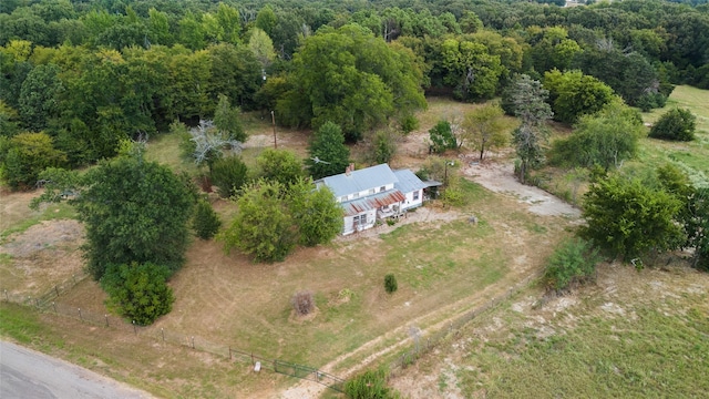 birds eye view of property featuring a forest view