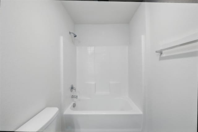 329 Blue Crow Ln, Fort Worth, TX 76052 - bathroom with toilet and tub / shower combination