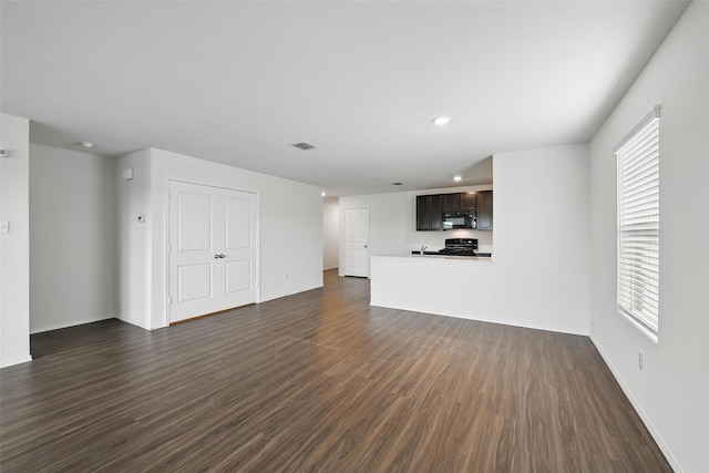 329 Blue Crow Ln, Fort Worth, TX 76052 - unfurnished living room featuring visible vents, recessed lighting, dark wood-style flooring, and baseboards