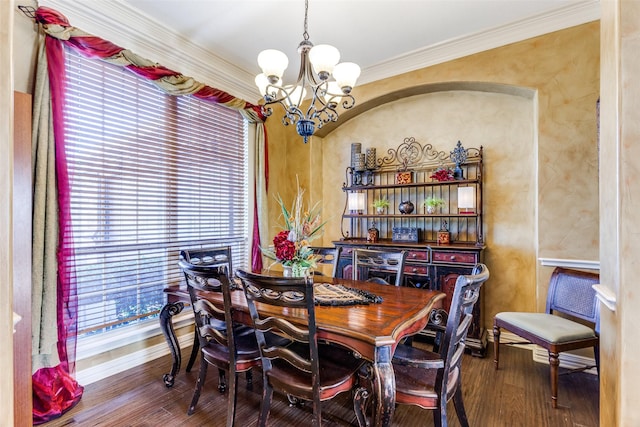 dining room featuring crown molding, baseboards, an inviting chandelier, and wood finished floors