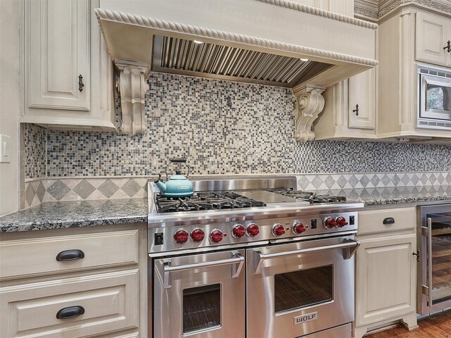 kitchen featuring visible vents, dishwasher, a chandelier, a sink, and backsplash