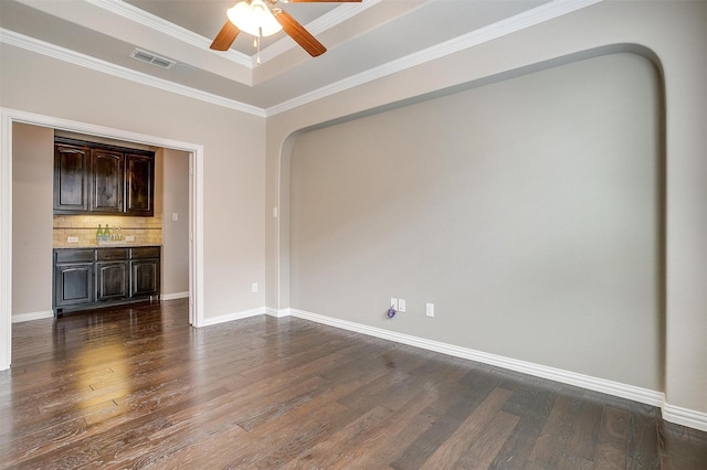 unfurnished living room featuring dark wood-style flooring, arched walkways, ceiling fan, and visible vents