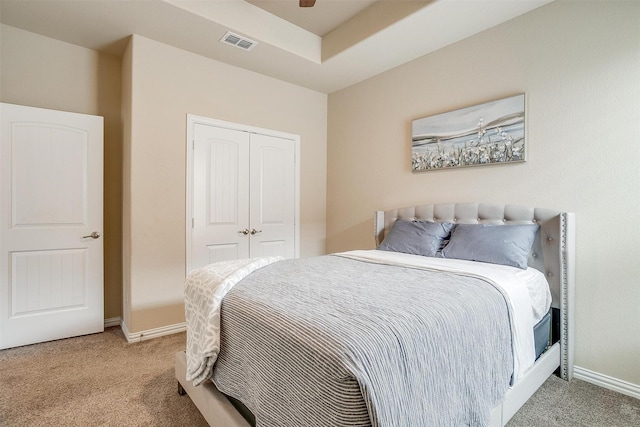 carpeted bedroom with baseboards, a ceiling fan, a closet, and visible vents