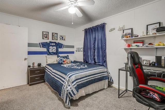 bedroom featuring carpet flooring, a textured ceiling, and ceiling fan