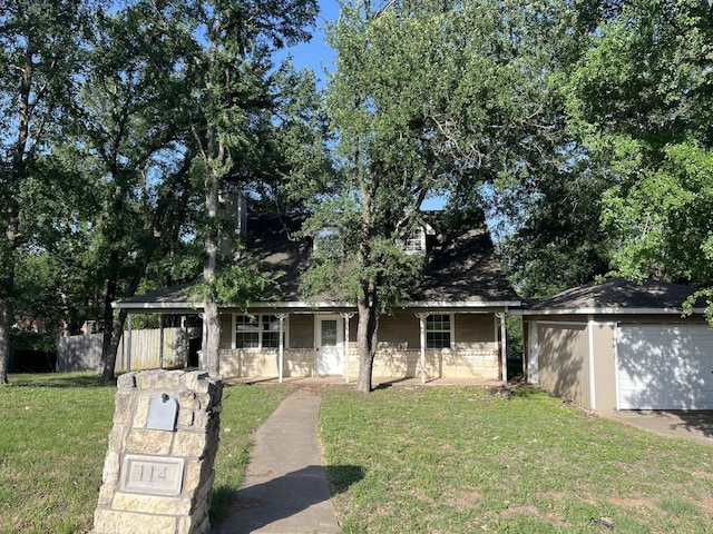 ranch-style home with a front lawn, fence, and covered porch