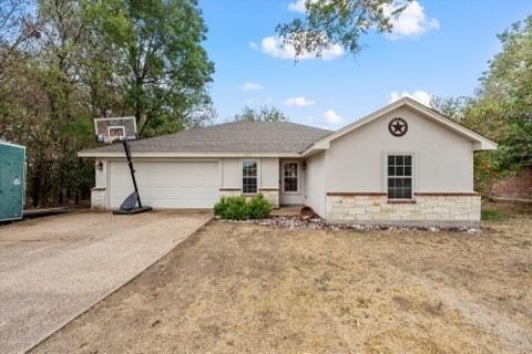 250 Ashland Dr, Woodway, TX 76712 - single story home with an attached garage, concrete driveway, and stucco siding