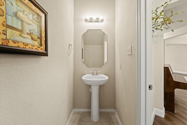 9933 Cottontail Ln, Mckinney, TX 75071 - bathroom with baseboards and a sink