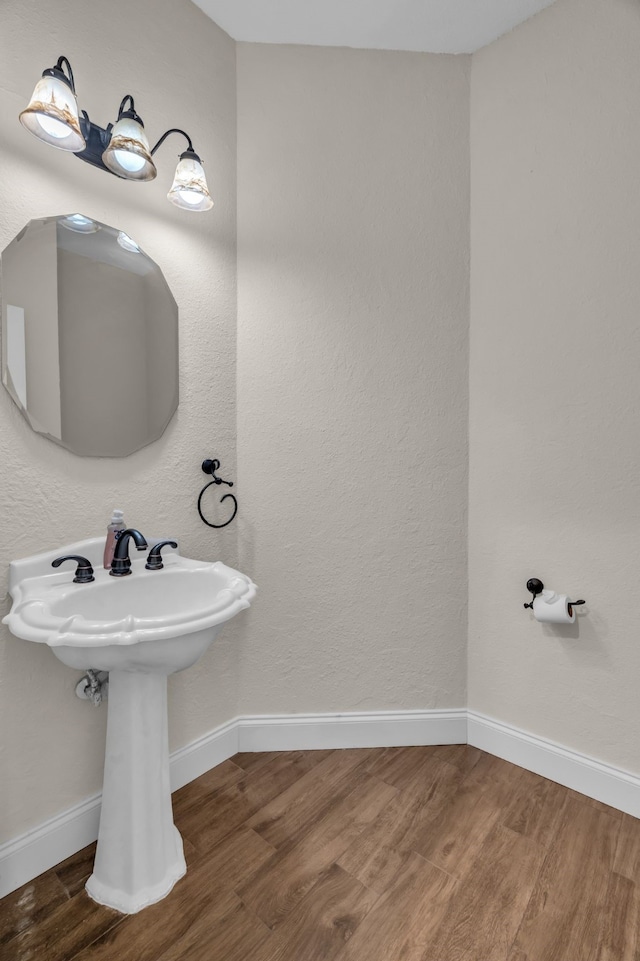 2085 Idlewood Dr, Grapevine, TX 76051 - bathroom with wood finished floors and baseboards