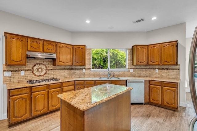 2085 Idlewood Dr, Grapevine, TX 76051 - kitchen featuring stainless steel appliances, light wood-style floors, under cabinet range hood, brown cabinetry, and recessed lighting