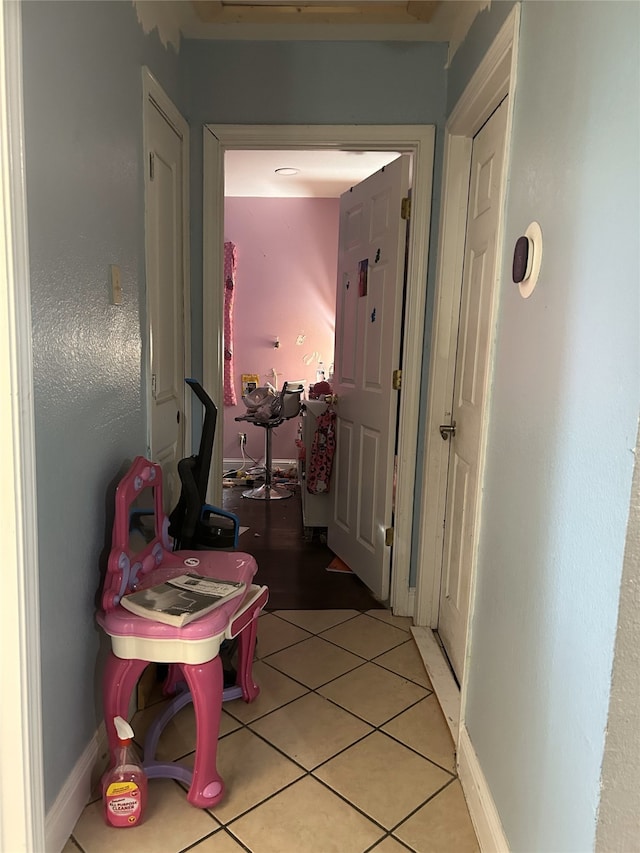 4624 Burma Rd, Dallas, TX 75216 - hallway featuring light tile patterned floors and baseboards