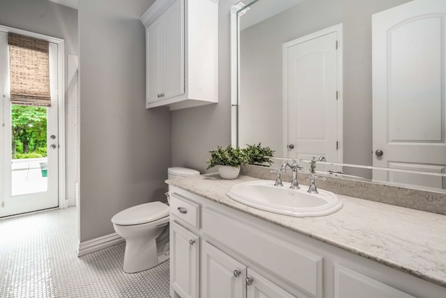 101 Welford Ln, Southlake, TX 76092 - bathroom with vanity, toilet, and baseboards