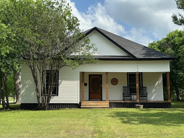 bungalow featuring a porch and a front lawn