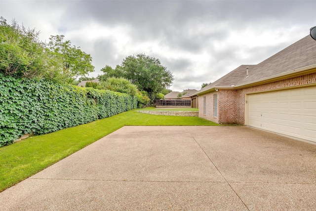 6420 Briercliff Ct, Fort Worth, TX 76132 - view of yard featuring driveway and an attached garage