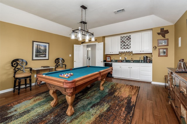 rec room with baseboards, indoor wet bar, dark wood-type flooring, and visible vents