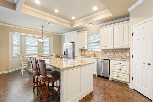 309 Nash Dr, Hewitt, TX 76643 - kitchen with dark wood-style flooring, appliances with stainless steel finishes, a notable chandelier, and a kitchen island