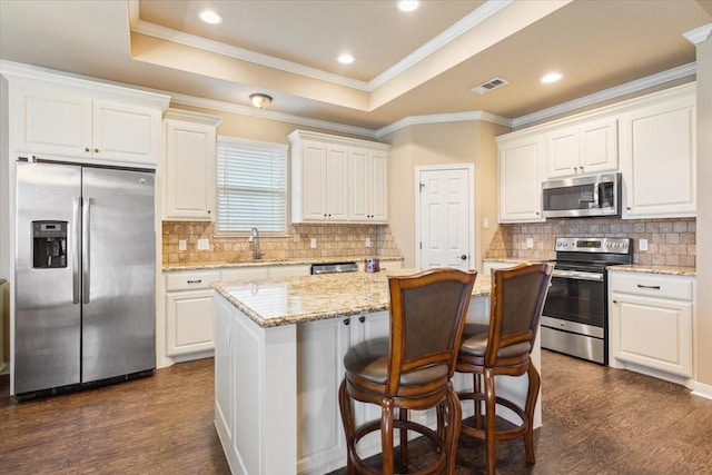 309 Nash Dr, Hewitt, TX 76643 - kitchen featuring white cabinets, stainless steel appliances, visible vents, and a sink