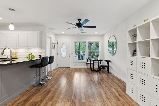 foyer featuring a ceiling fan, baseboards, recessed lighting, and wood finished floors