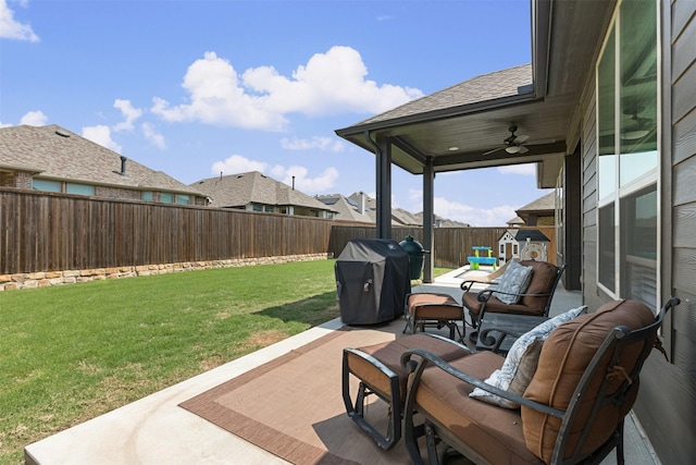 view of patio featuring grilling area, a ceiling fan, and a fenced backyard