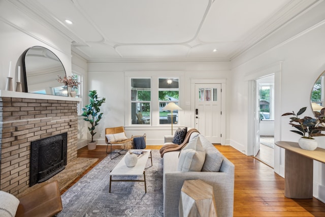 906 N Clinton Ave, Dallas, TX 75208 - living area featuring wood-type flooring, recessed lighting, baseboards, and ornamental molding