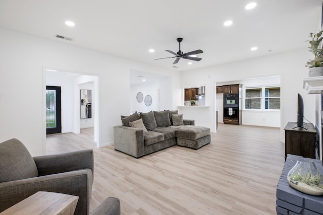 living area with recessed lighting, ceiling fan, visible vents, and light wood-style floors