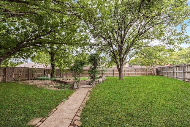 view of yard featuring a fenced backyard