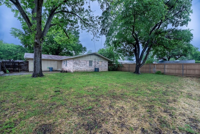 view of yard featuring a fenced backyard
