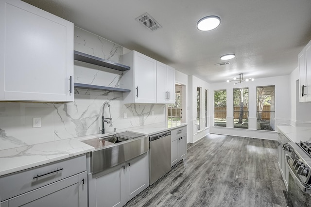 1441 Marlene Pl, Desoto, TX 75115 - kitchen with open shelves, appliances with stainless steel finishes, decorative backsplash, and visible vents