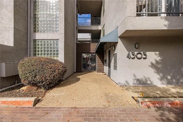 property entrance featuring stucco siding