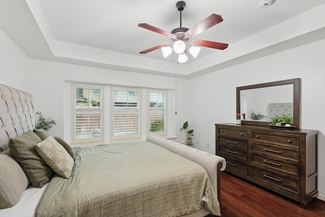 5729 New Castle Dr, Richardson, TX 75082 - full bathroom featuring a sink, a garden tub, a stall shower, and lofted ceiling
