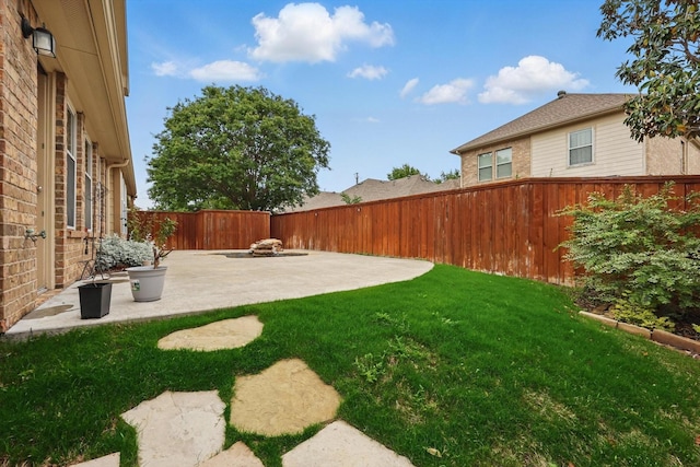 5729 New Castle Dr, Richardson, TX 75082 - view of yard with a fenced backyard and a patio area