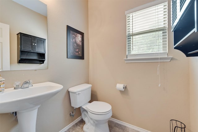 4312 Summer Star Ln, Fort Worth, TX 76244 - bathroom featuring baseboards and toilet