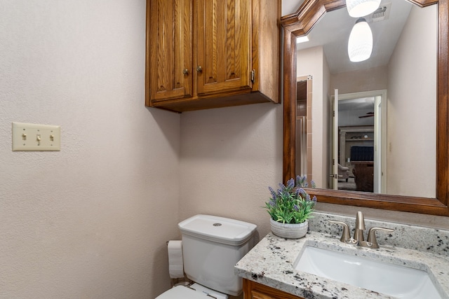 4705 El Salvador Ct, Arlington, TX 76017 - half bath with toilet, visible vents, and vanity