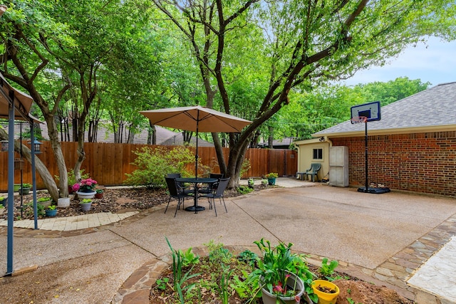 4705 El Salvador Ct, Arlington, TX 76017 - view of patio / terrace with outdoor dining area and a fenced backyard